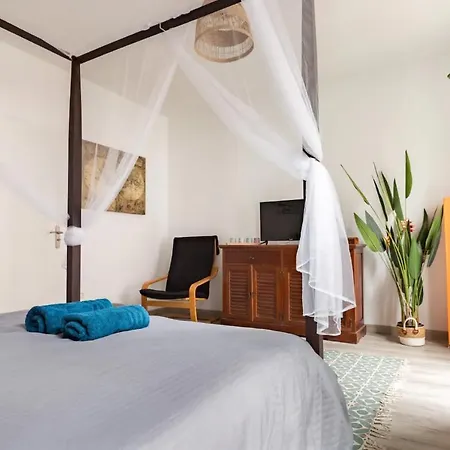 Esprit Africain, Appartement, Balcon, Centre Apartment